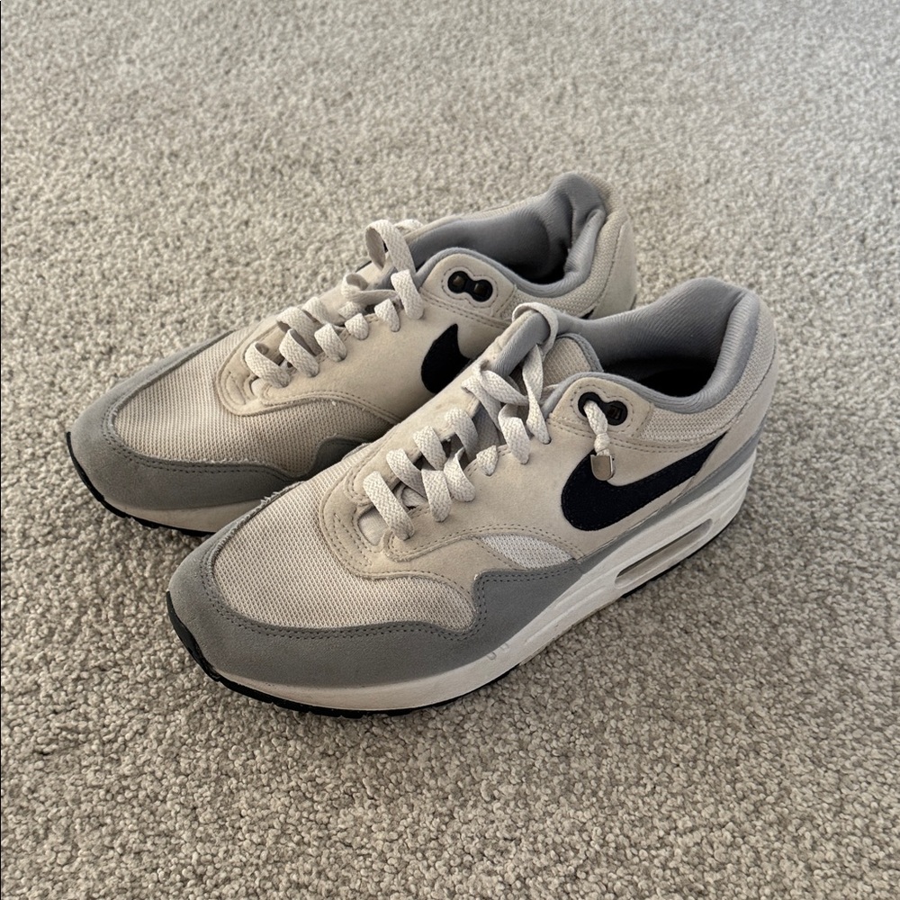 Nike Men's Cream and Gray Sneakers